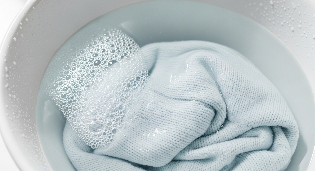 How to Hand Wash Clothes in a Tub: Safe Step Guide